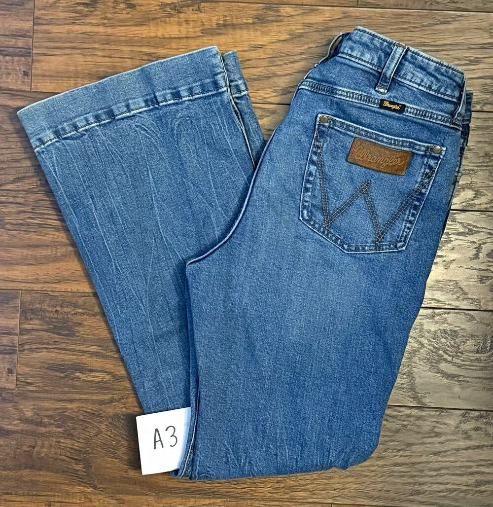 Wrangler Women’s High Rise Trouser Jeans 31x32 Medium Wash Western Flare Stretch